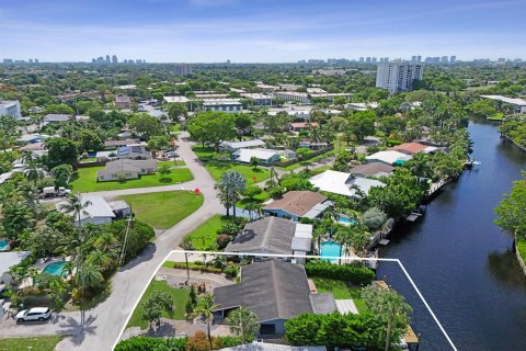 House in Wilton Manors, Florida 3 bedrooms, 137.4 sq.m. № 2189712 - photo 5
