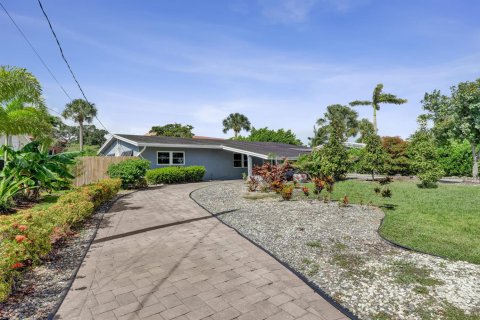 House in Wilton Manors, Florida 3 bedrooms, 137.4 sq.m. № 2189712 - photo 6
