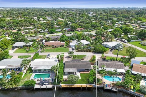 House in Wilton Manors, Florida 3 bedrooms, 137.4 sq.m. № 2189712 - photo 12