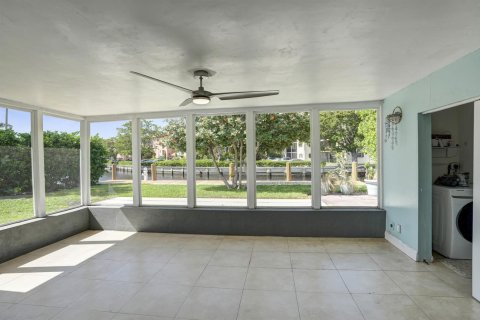 House in Wilton Manors, Florida 3 bedrooms, 137.4 sq.m. № 2189712 - photo 22