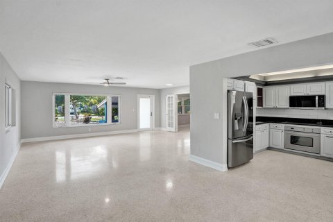 House in Wilton Manors, Florida 3 bedrooms, 137.4 sq.m. № 2189712 - photo 18