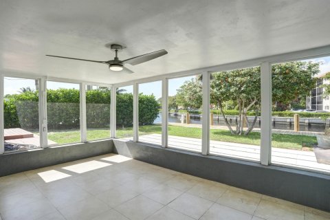 House in Wilton Manors, Florida 3 bedrooms, 137.4 sq.m. № 2189712 - photo 26
