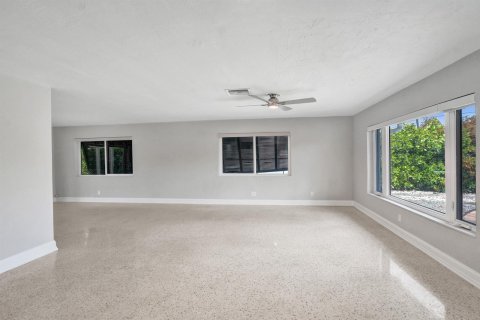 House in Wilton Manors, Florida 3 bedrooms, 137.4 sq.m. № 2189712 - photo 13