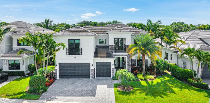 House in Boca Raton, Florida 5 bedrooms, 438.13 sq.m. № 2251554