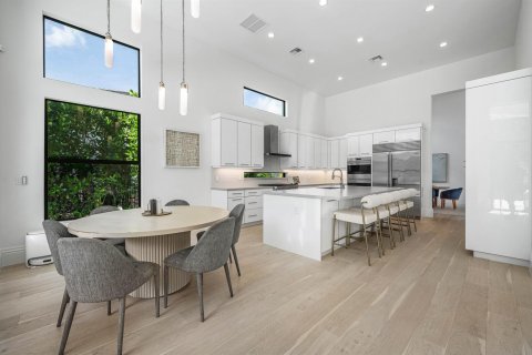 House in Boca Raton, Florida 5 bedrooms, 438.13 sq.m. № 2251554 - photo 19