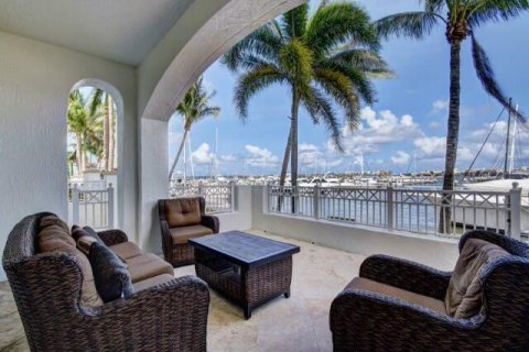 Condominio en alquiler en Lantana, Florida, 2 dormitorios, 125.42 m2 № 1079601 - foto 1