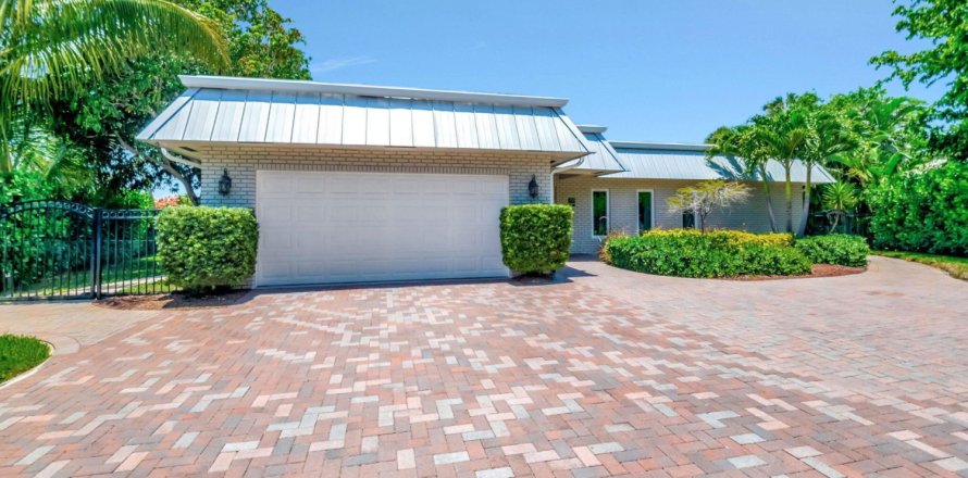 House in Boca Raton, Florida 4 bedrooms, 183.2 sq.m. № 1208053