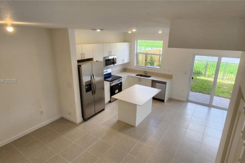 Townhouse in Homestead, Florida 3 bedrooms, 163.04 sq.m. № 1963177 - photo 4