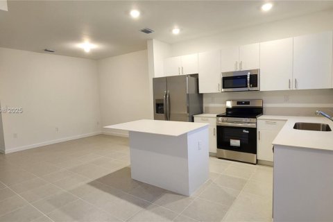 Townhouse in Homestead, Florida 3 bedrooms, 163.04 sq.m. № 1963177 - photo 5