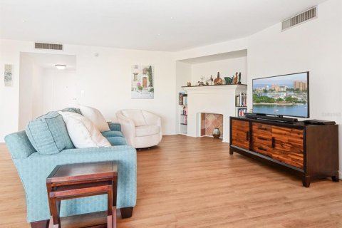 Condo in Sarasota, Florida, 3 bedrooms  № 1570378 - photo 9