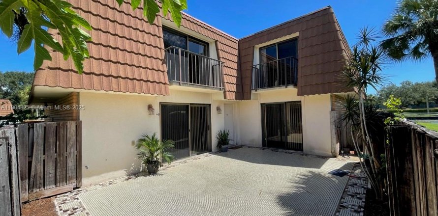 Condominio en West Palm Beach, Florida, 2 dormitorios  № 1958717