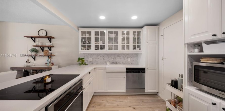 Кондоминиум с 2 спальнями в Холливуд, Флорида № 1996440