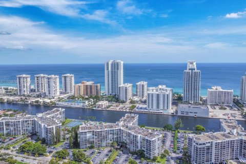 Купить кондоминиум в Холливуд, Флорида 2 спальни, 123.93м2, № 1996440 - фото 10