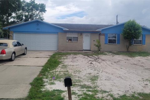 House in Deltona, Florida 3 bedrooms, 157.38 sq.m. № 2217886