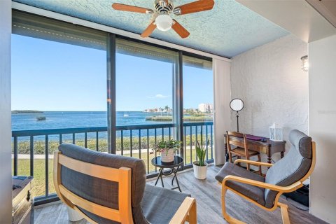 Condo in Port Richey, Florida, 2 bedrooms  № 2348317 - photo 14