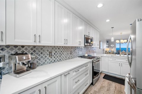 Condo in Port Richey, Florida, 2 bedrooms  № 2348317 - photo 10