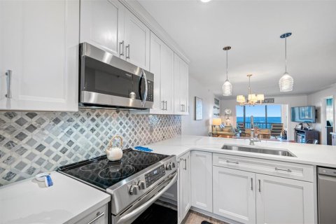 Condo in Port Richey, Florida, 2 bedrooms  № 2348317 - photo 8