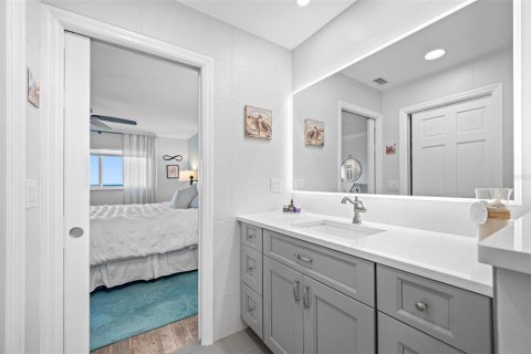 Condo in Port Richey, Florida, 2 bedrooms  № 2348317 - photo 21