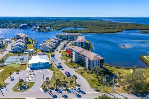 Condo in Port Richey, Florida, 2 bedrooms  № 2348317 - photo 3