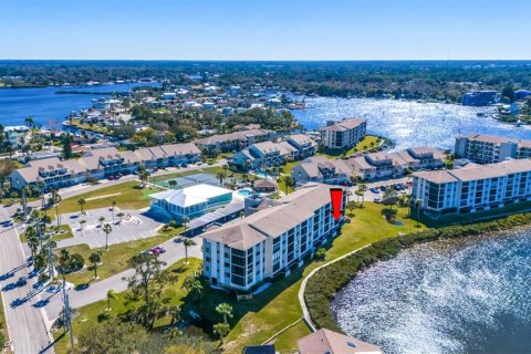 Condo in Port Richey, Florida, 2 bedrooms  № 2348317 - photo 2