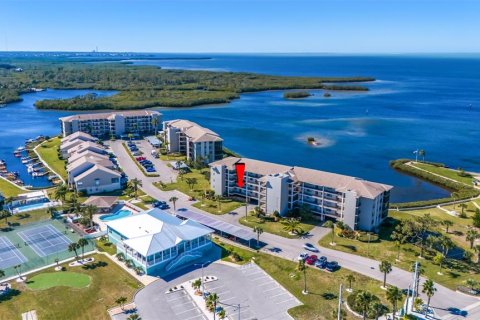 Condo in Port Richey, Florida, 2 bedrooms № 2348317