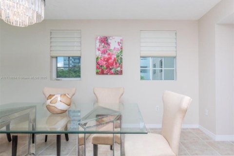 Купить кондоминиум в Халландейл-Бич, Флорида 2 спальни, 109.62м2, № 2017183 - фото 8