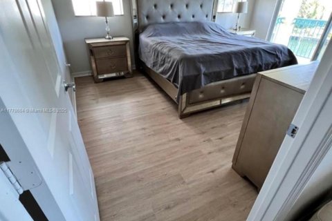 Купить кондоминиум в Халландейл-Бич, Флорида 2 спальни, 109.62м2, № 2017183 - фото 10