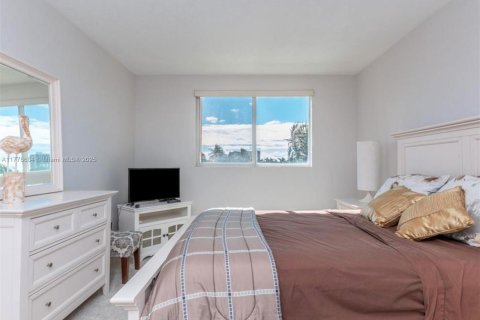 Купить кондоминиум в Халландейл-Бич, Флорида 2 спальни, 109.62м2, № 2017183 - фото 15