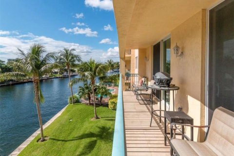 Купить кондоминиум в Халландейл-Бич, Флорида 2 спальни, 109.62м2, № 2017183 - фото 22