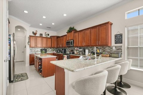 House in Orlando, Florida 4 bedrooms, 303.98 sq.m. № 1760054 - photo 9