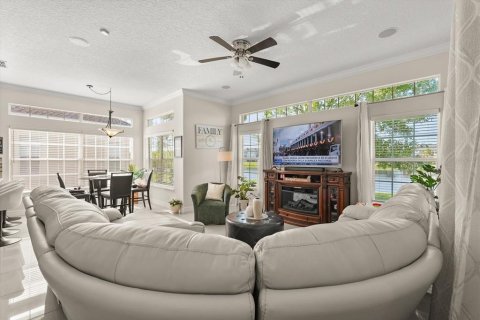 House in Orlando, Florida 4 bedrooms, 303.98 sq.m. № 1760054 - photo 14