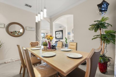 House in Orlando, Florida 4 bedrooms, 303.98 sq.m. № 1760054 - photo 8