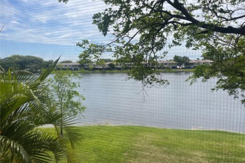 Condo in Pembroke Pines, Florida, 2 bedrooms  № 1686325 - photo 3