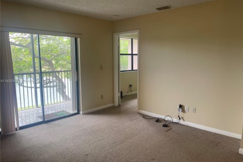 Condo in Pembroke Pines, Florida, 2 bedrooms  № 1686325 - photo 14