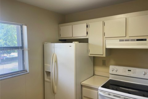 Condo in Pembroke Pines, Florida, 2 bedrooms  № 1686325 - photo 8
