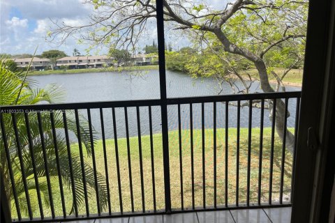 Condo in Pembroke Pines, Florida, 2 bedrooms  № 1686325 - photo 29