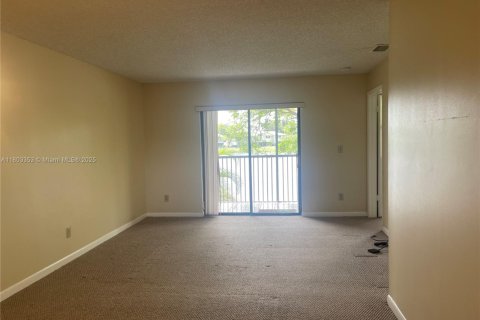 Condo in Pembroke Pines, Florida, 2 bedrooms  № 1686325 - photo 4