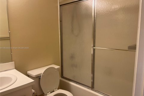 Condo in Pembroke Pines, Florida, 2 bedrooms  № 1686325 - photo 27