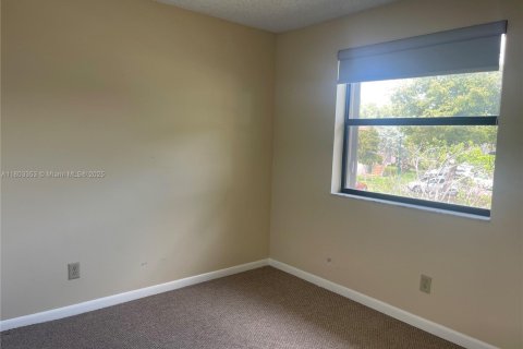 Condo in Pembroke Pines, Florida, 2 bedrooms  № 1686325 - photo 23