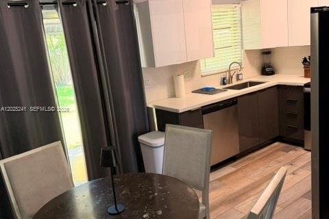 Casa en alquiler en Fort Lauderdale, Florida, 2 dormitorios, 109.16 m2 № 2077571 - foto 2