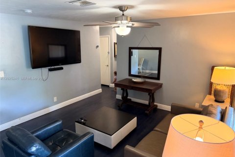 Casa en alquiler en Fort Lauderdale, Florida, 2 dormitorios, 109.16 m2 № 2077571 - foto 14