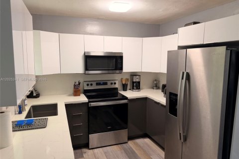 Casa en alquiler en Fort Lauderdale, Florida, 2 dormitorios, 109.16 m2 № 2077571 - foto 18