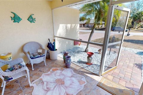 House in Punta Gorda, Florida 3 bedrooms, 155.7 sq.m. № 2166380 - photo 4