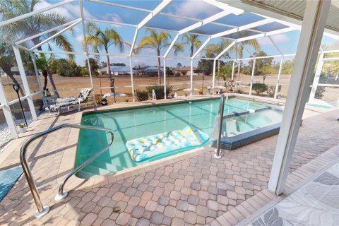 House in Punta Gorda, Florida 3 bedrooms, 155.7 sq.m. № 2166380 - photo 25