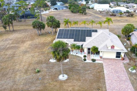 House in Punta Gorda, Florida 3 bedrooms, 155.7 sq.m. № 2166380 - photo 30