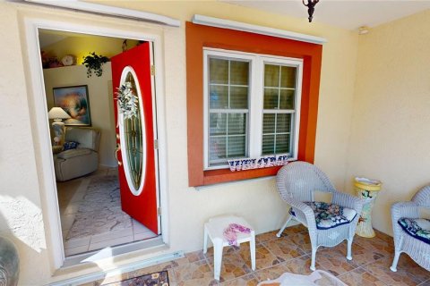 House in Punta Gorda, Florida 3 bedrooms, 155.7 sq.m. № 2166380 - photo 5