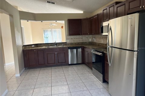 Casa en alquiler en Kissimmee, Florida, 4 dormitorios, 132.94 m2 № 1910666 - foto 2