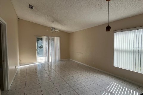 Casa en alquiler en Kissimmee, Florida, 4 dormitorios, 132.94 m2 № 1910666 - foto 4
