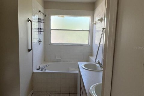 Casa en alquiler en Kissimmee, Florida, 4 dormitorios, 132.94 m2 № 1910666 - foto 8