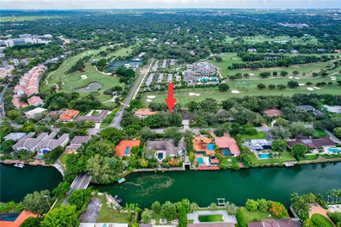 House in Coral Gables, Florida 5 bedrooms, 373.84 sq.m. № 2074197 - photo 4